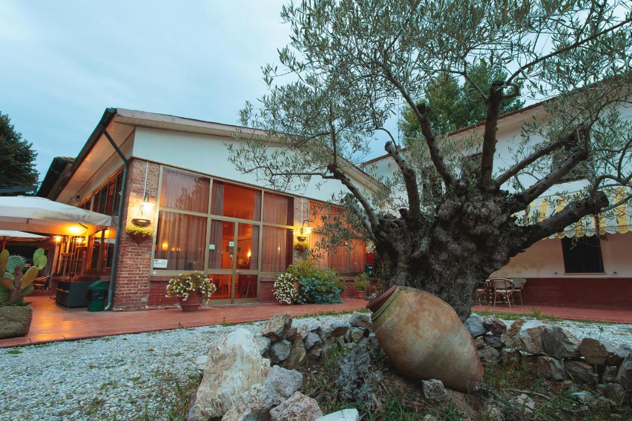 Hotel Giuly Torre del Lago Puccini Exteriör bild
